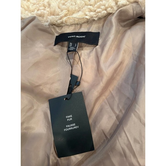 Vero Moda Barry Tiffany short teddy beige faux fur jacket - Picture 3 of 11